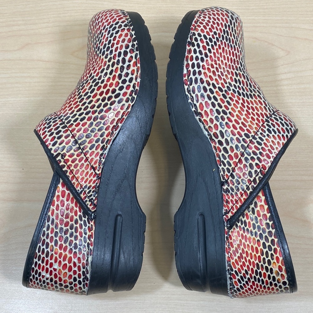 Colorful Snakeskin Pattern Clogs - Picture 7 of 10